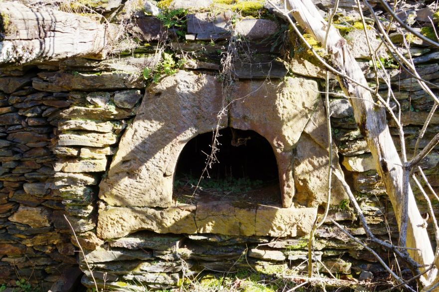 Four à pain dans une ruine à Fayet