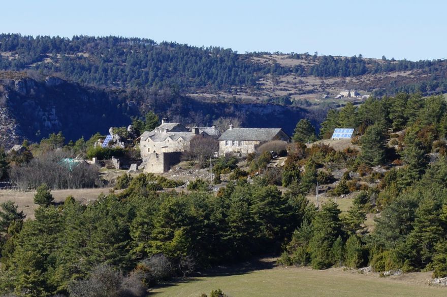 Hameau de la Caxe vu du chemin d'accès