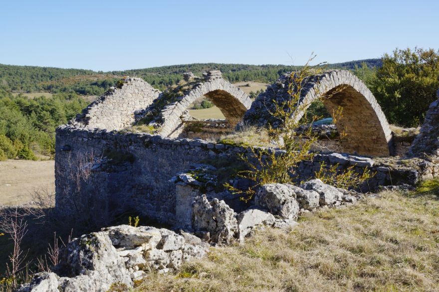 Ruine à La Caxe avec deux arches