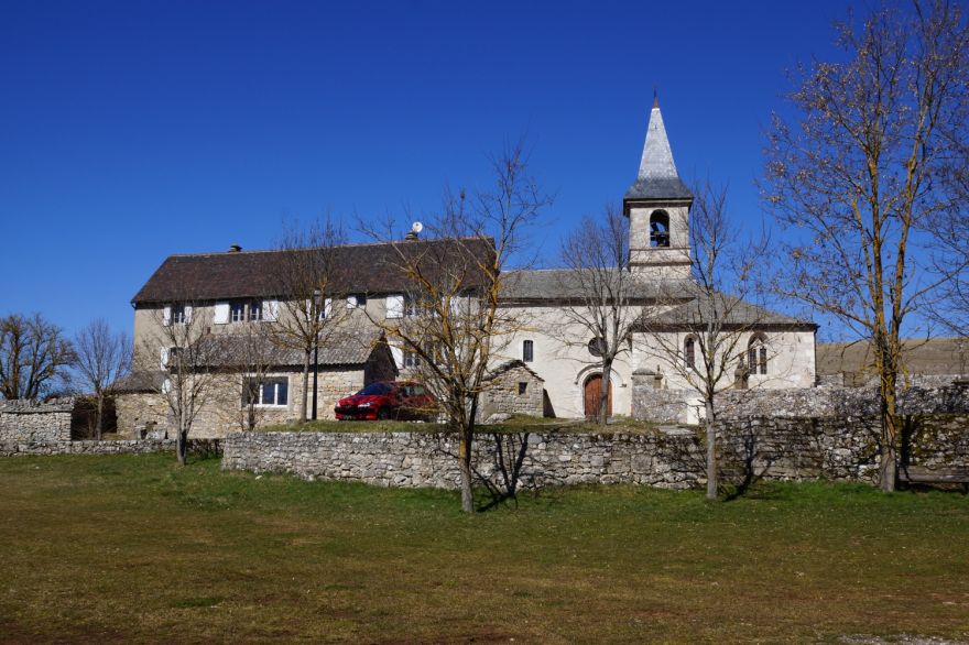 Vue de l'église de Hures