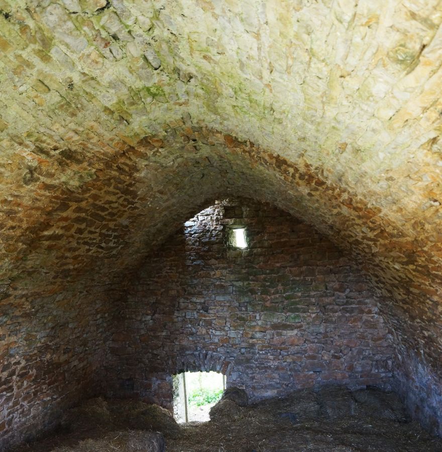 Intérieur d'une grange à Saubert