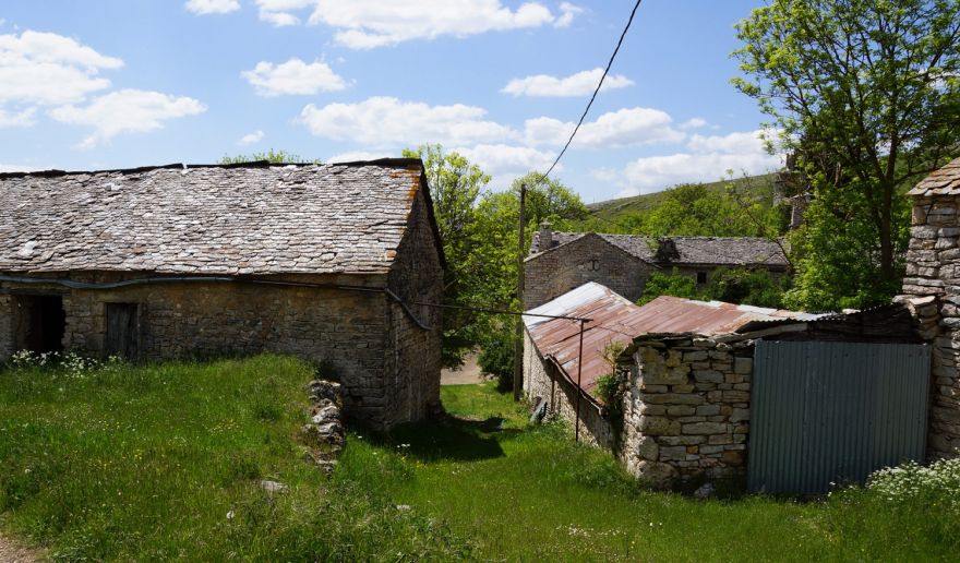 Intérieur du village de Sauvert